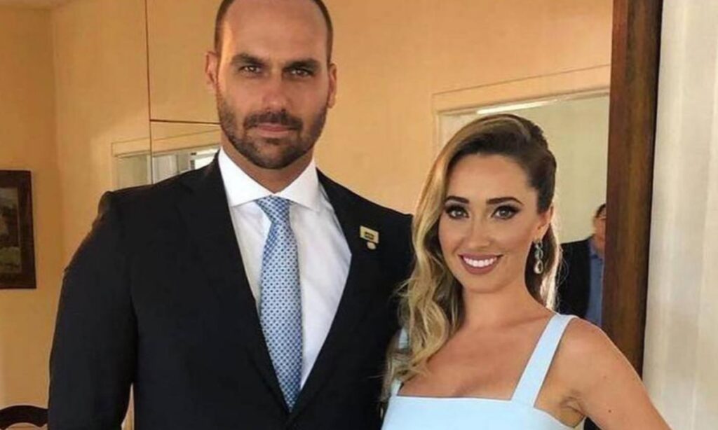 Esposa de Eduardo Bolsonaro revela que teve 35% do pulmão comprometido